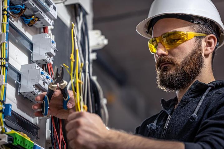 Travaux d’électricité générale à Bordeaux Métropole